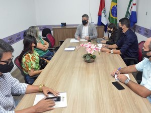 Secretário se reúne com ambulantes para traçar melhorias nas condições de trabalho