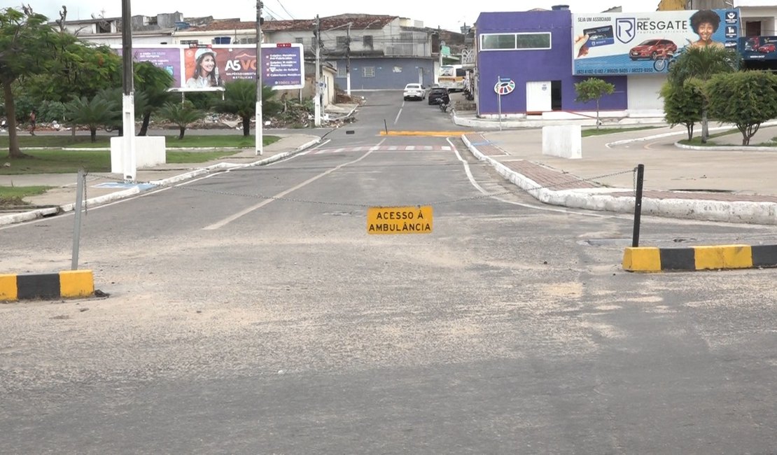 [Vídeo] Ainda não há previsão para a liberação do tráfego em trecho da rua 7 de Setembro em Arapiraca