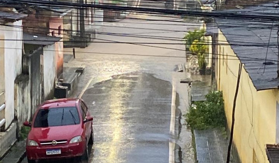 [Vídeo] Chuvas alagam o bairro Várzea em Campestre