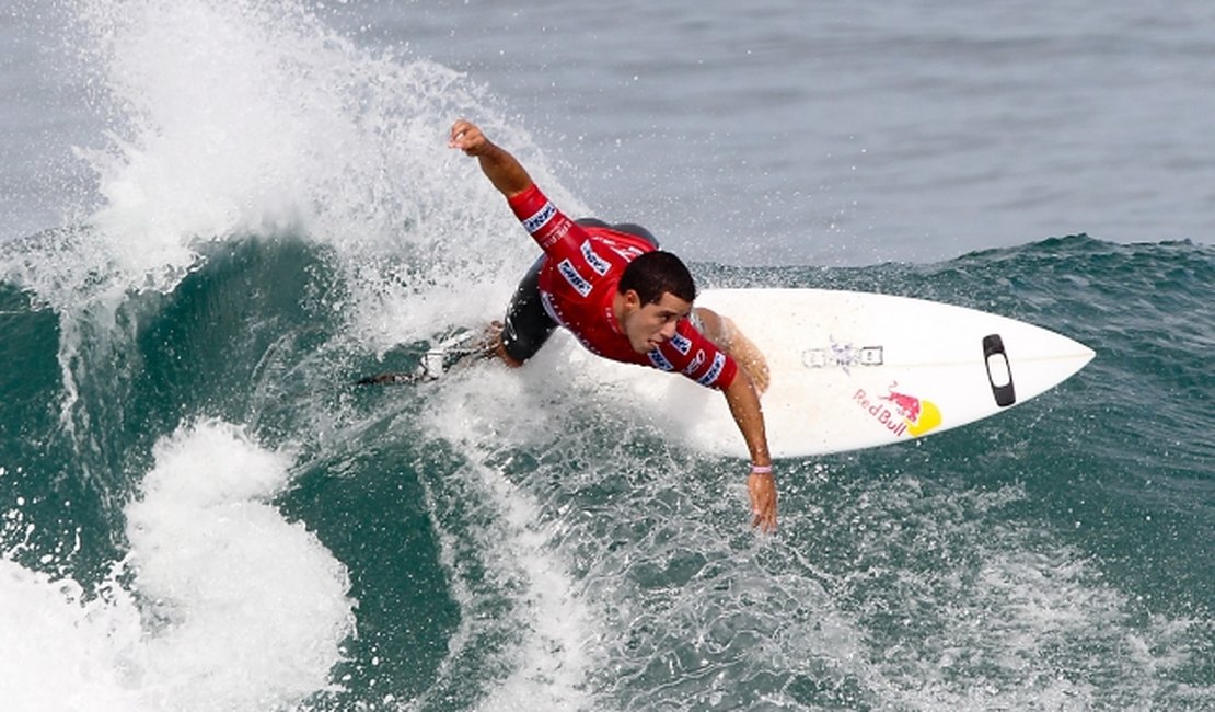 Mineirinho conquista título mundial de surfe no Havaí