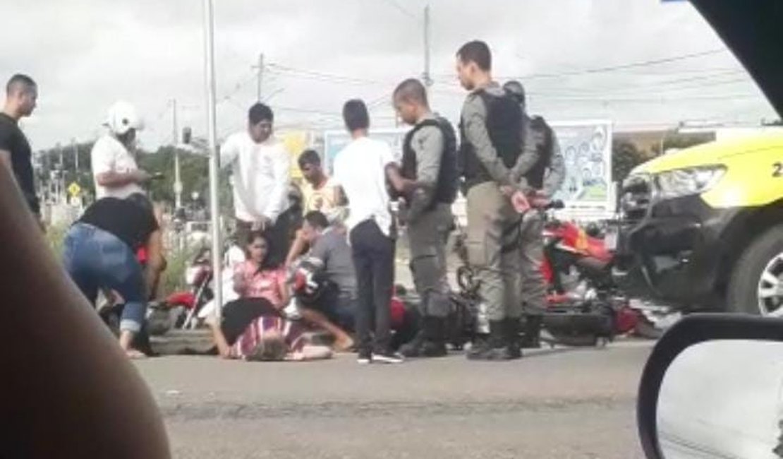 Colisão entre motocicletas deixa duas mulheres feridas, em Arapiraca