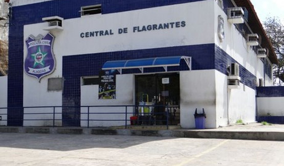 Jovem é preso com drogas em oficina de motos na Barra de Santo Antônio