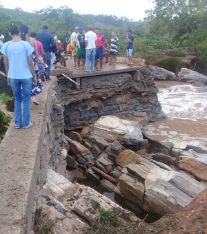 Ponte cai e dificulta o acesso dos moradores à área urbana de Girau do Ponciano 