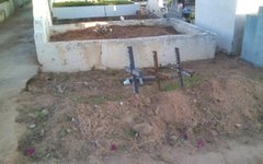 Moradores denunciam falta de espaço e descaso de governantes no cemitério público de Olho D'Água das Flores