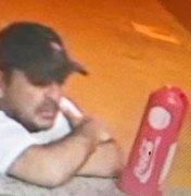 [Vídeo] Câmeras de segurança flagram furto de celular em lanchonete de Arapiraca