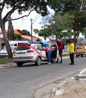 Acidente envolvendo viatura policial é registrado em avenida de Arapiraca