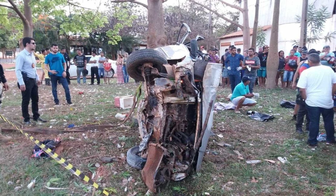 Acidente com carro superlotado deixa cinco mortos na BR-010