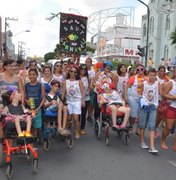 Pestalozzi de Arapiraca realiza desfile com usuários e equipe técnica