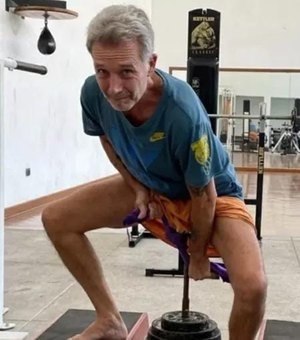 Mestre de ioga usa testículos para fazer levantamento de até 75 quilos