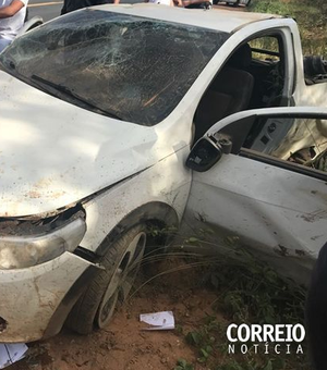 Colisão entre carros deixa três feridos na AL-130, em Santana do Ipanema
