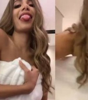 Anitta posta novamente vídeo banido por nudez no qual deixa a toalha cair