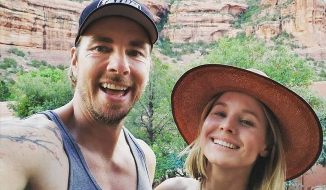 Atriz Kristen Bell revela que filhas bebem cerveja sem álcool para apoiar sobriedade do pai