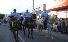 Festa da padroeira: chegada da cavalgada emociona fiéis que lotaram a praça