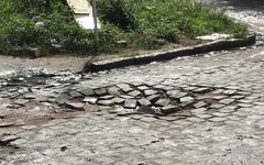 Moradores reclamam da quantidade de buracos em ruas de Arapiraca 