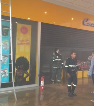 Incêndio atinge loja de cosméticos em shopping na parte alta de Maceió