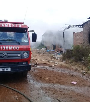 Incêndio de grandes proporções atinge fábrica em Arapiraca