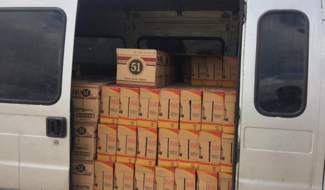 Polícia flagra transporte de carga de bebidas sem nota fiscal em Atalaia