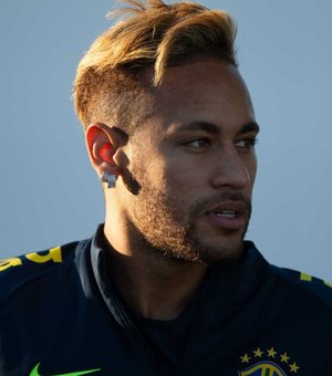 Neymar é visto com ex-affair durante balada em Barcelona