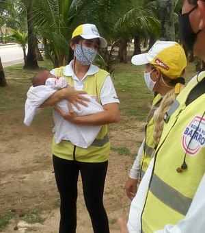 Bebê em situação de rua é resgatado por agentes da Ronda no Bairro na orla de Maceió