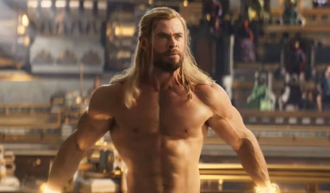 Diretor comenta cena de nudez de Chris Hemsworth em Thor: 'Obra de arte'