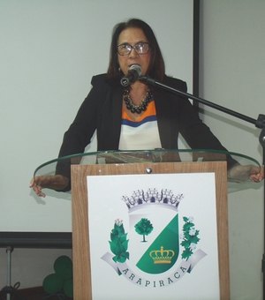 Professora Graça pede estudos no PCC dos servidores da prefeitura de Arapiraca