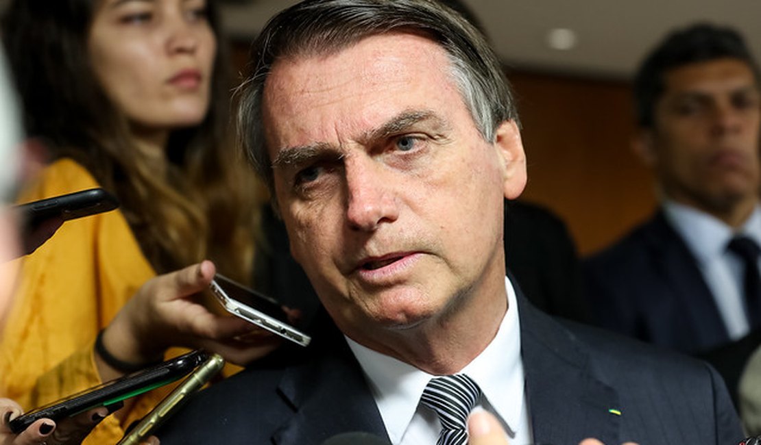 ‘A floresta não está pegando fogo como estão dizendo’, diz Bolsonaro