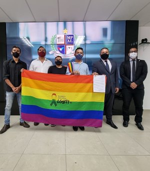 Grupo Gay de AL entrega solicitação ao MP para apurar caso de homofobia praticado por pastor
