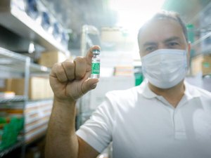 Vacinação com imunizante de Oxford começa quarta-feira; entenda diferença