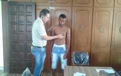 Atleta do Arapiraca durante avaliação médica 