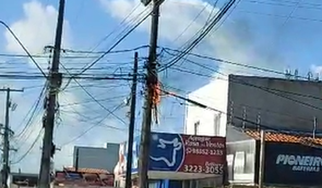 Incêndio atinge rede de telefonia e internet em Maceió