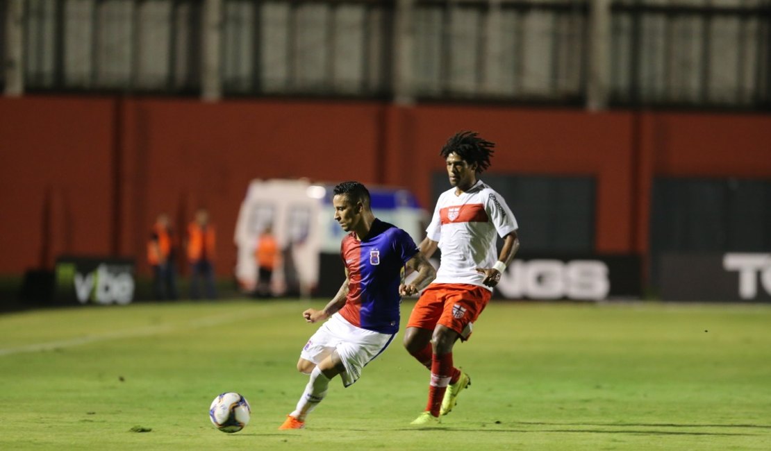 CRB perde para o Paraná e segue sem pontuar na Série B