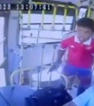 Homens armados assaltam ônibus no Benedito Bentes em Maceió