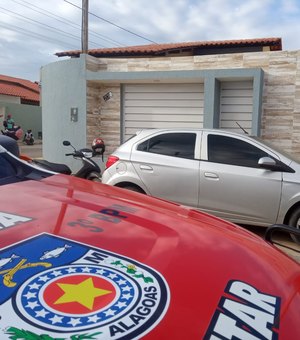 [Vídeo] Polícia investiga morte de professor assassinado a facadas dentro de casa em Arapiraca