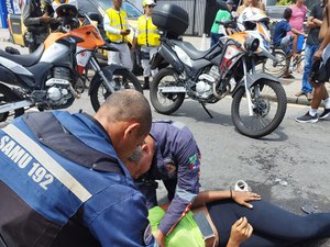 Duas pessoas ficam feridas em acidente registrado na Ponta Verde