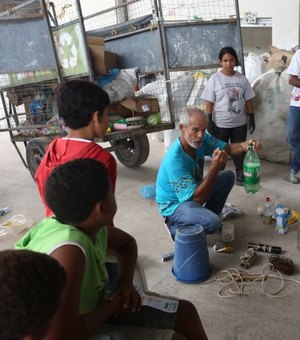 Crianças e jovens do Serviço de Convivência e Fortalecimento de Vínculos visitam COOPMAR
