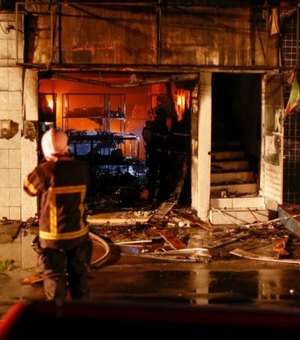 Incêndio destrói loja de tintas no bairro da Ponta Grossa
