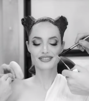 Disney mostra o processo de transformação de Angelina Jolie em Malévola!