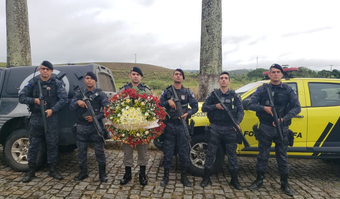 Policiais pernambucanos mortos em combate recebem homenagens de Polícia alagoana