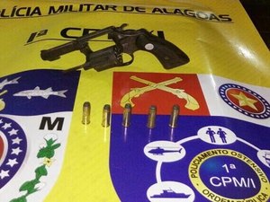 Polícia prende jovem com arma de fogo e munições em Jequiá da Praia