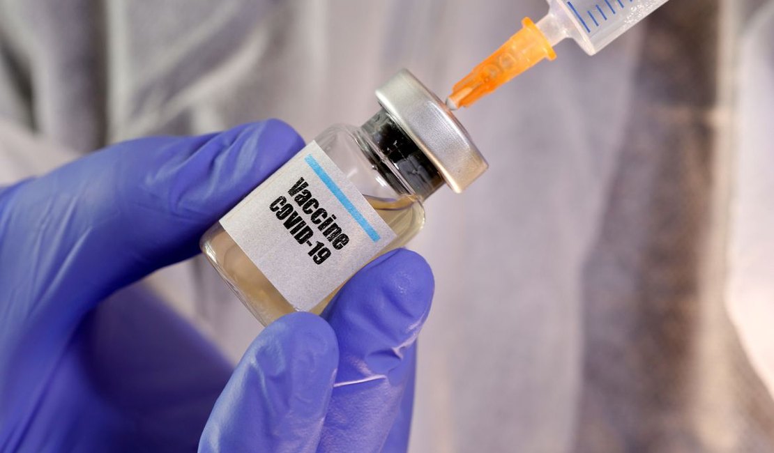Distribuição de vacina contra Covid-19 começará no início de 2021 pelo SUS
