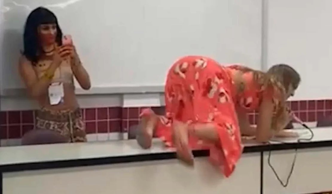 Universidade pública tem dança erótica de “A travesti” em sala de aula