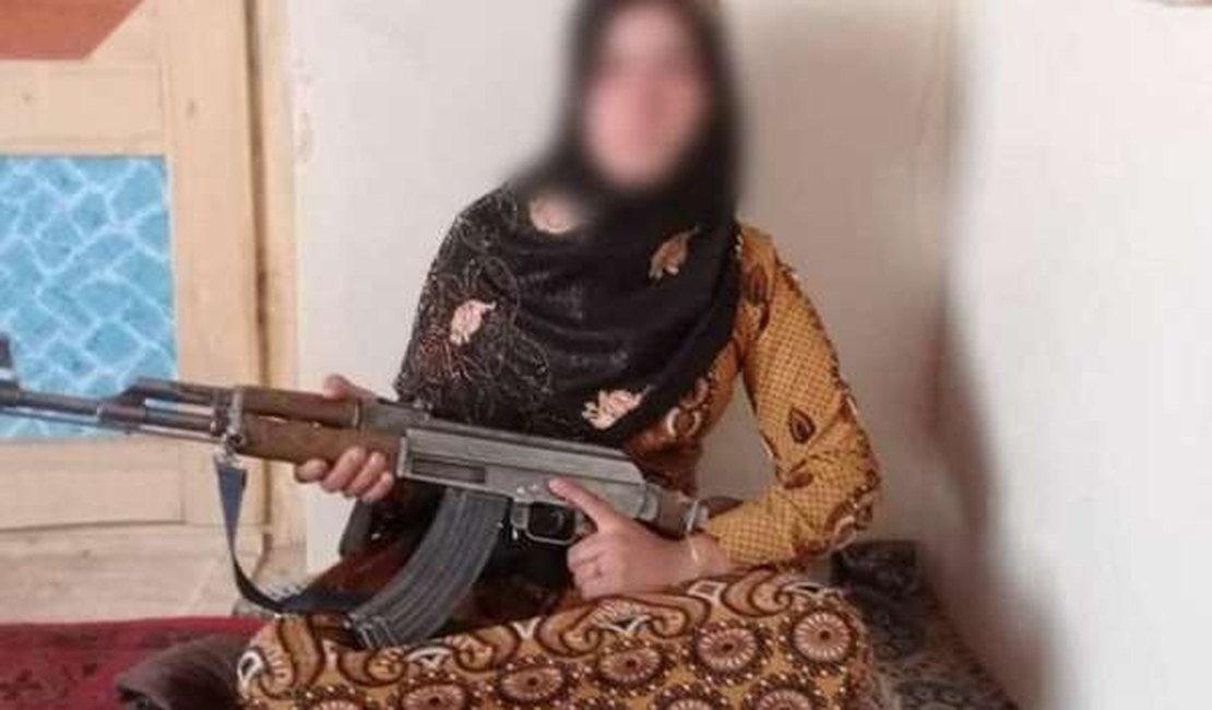 Garota afegã  fuzilou  talibãs que mataram seus pais