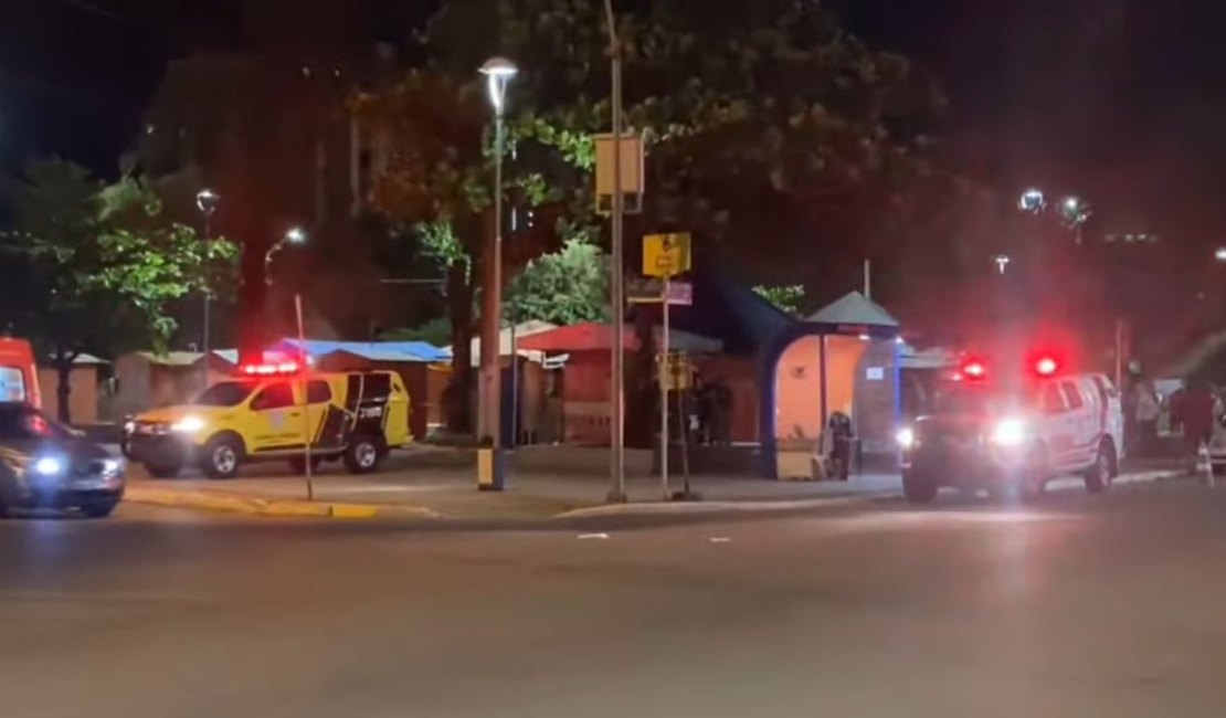 Atentado deixa homem morto e taxista acaba atingido na Praça da Faculdade