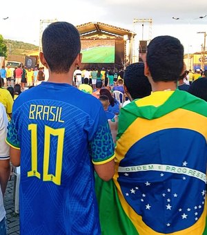 Torcida viçosense comemora vitória do Brasil na estreia da Copa do Mundo