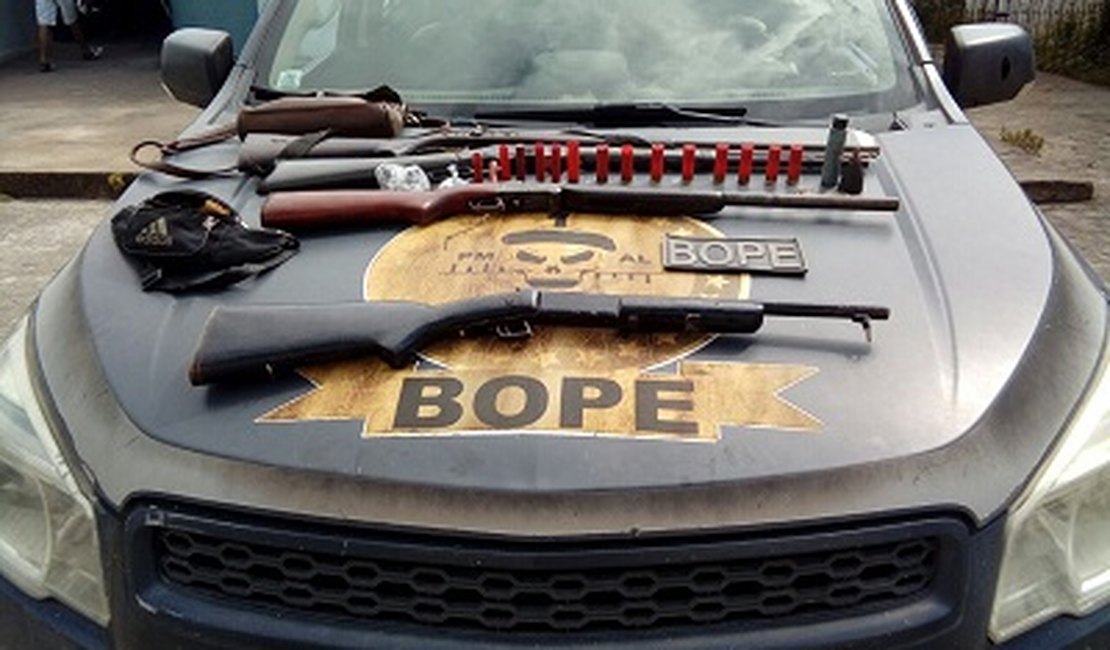 Diversas armas e munições foram apreendidas na zona rural de Rio Largo