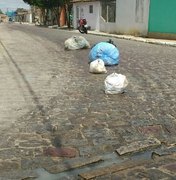 Óleo derramado em calçamento provoca vários acidentes em Arapiraca