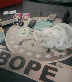 Operação prende seis pessoas com munições e cocaína  na capital