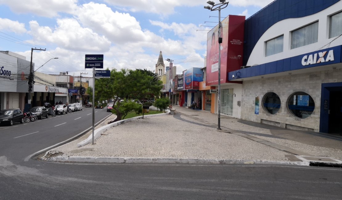 Ruas do Centro de Arapiraca amanhecem vazias, nesta segunda feira (15) de carnaval