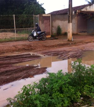 Chuva deixa avenida intransitável em Arapiraca