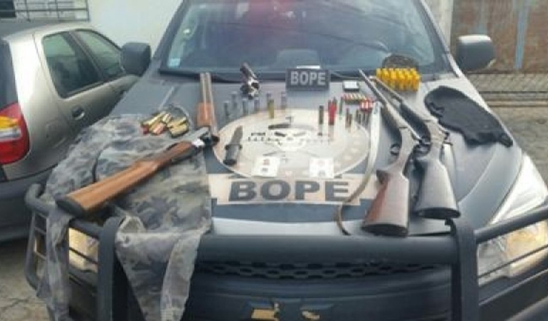 Operação em Coruripe prende três criminosos, armas, munições e objetos roubados